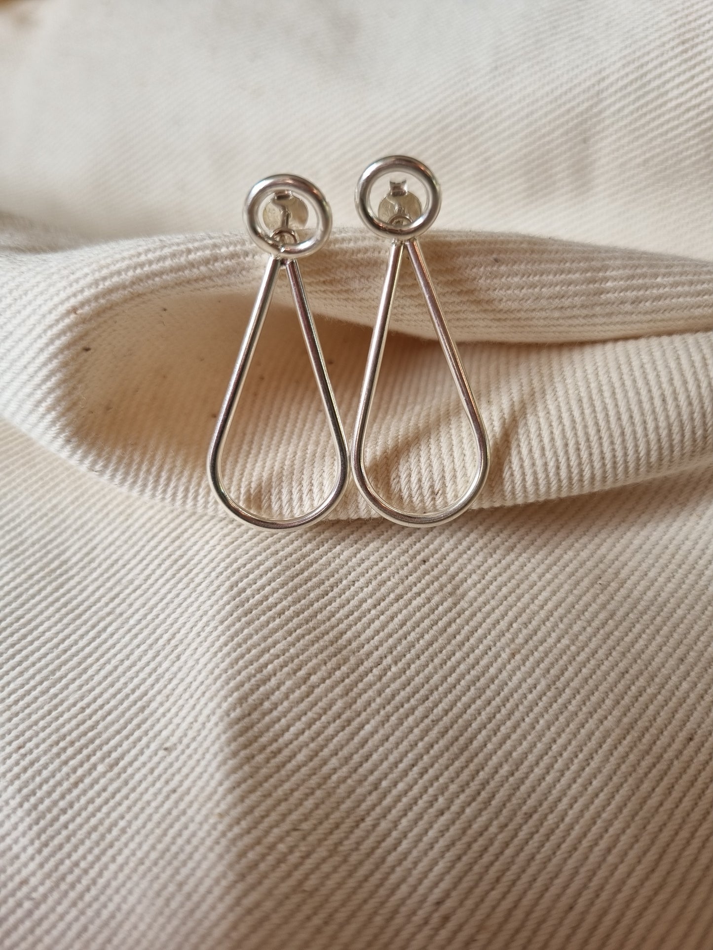 Teardrop and circle earrings