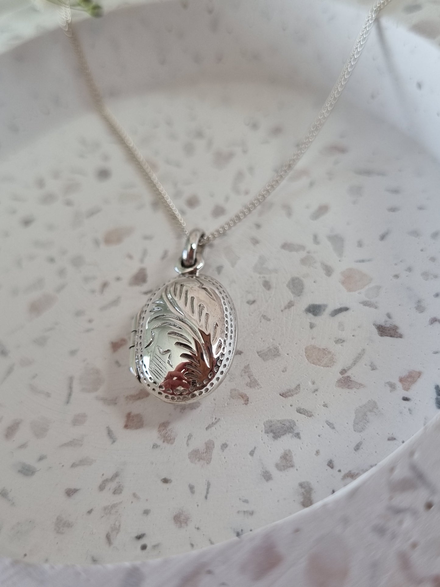 Locket pendant