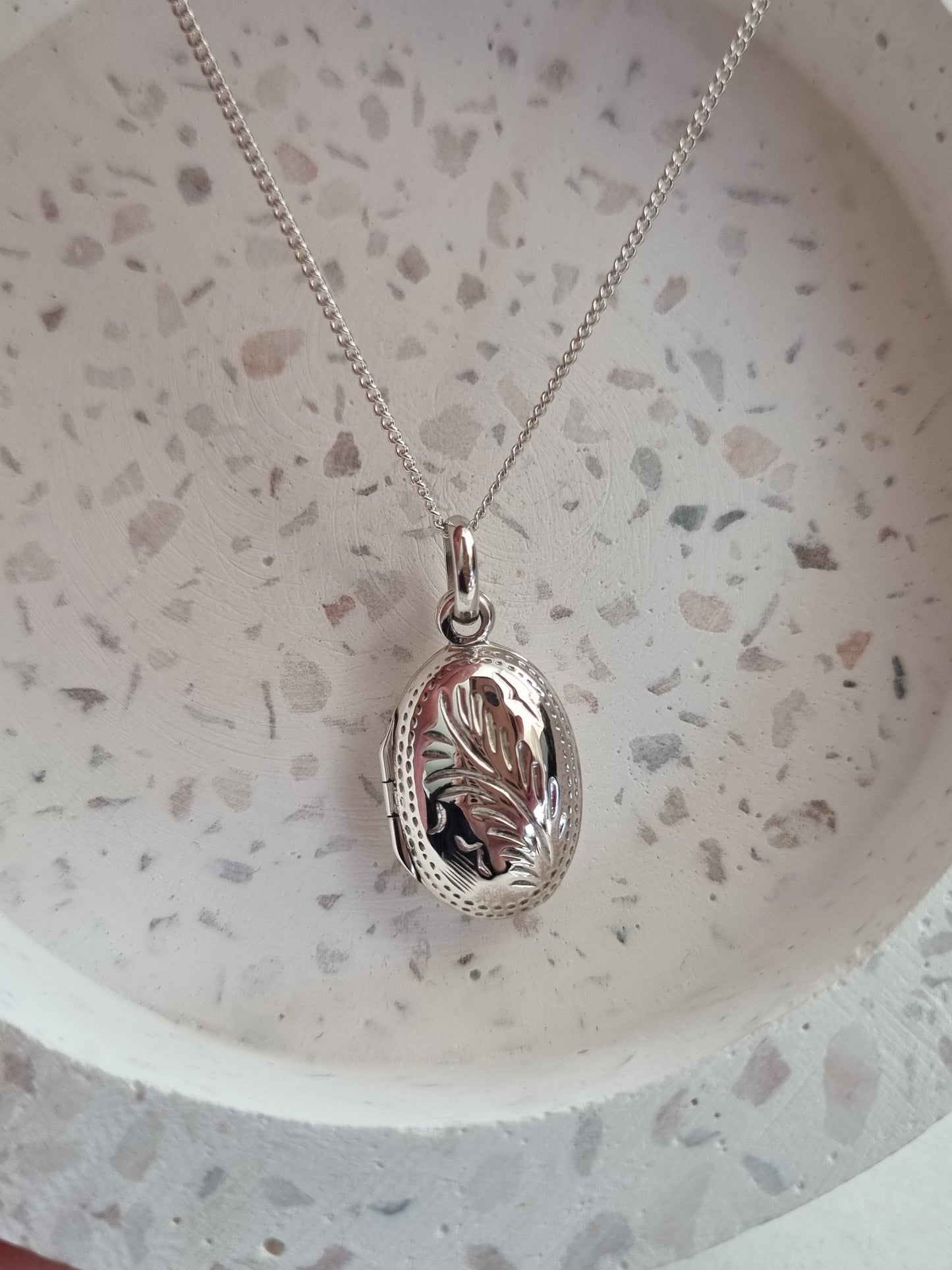 Locket pendant