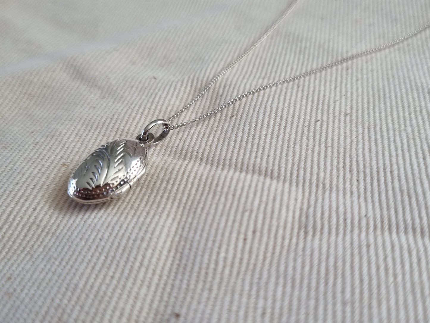 Locket pendant