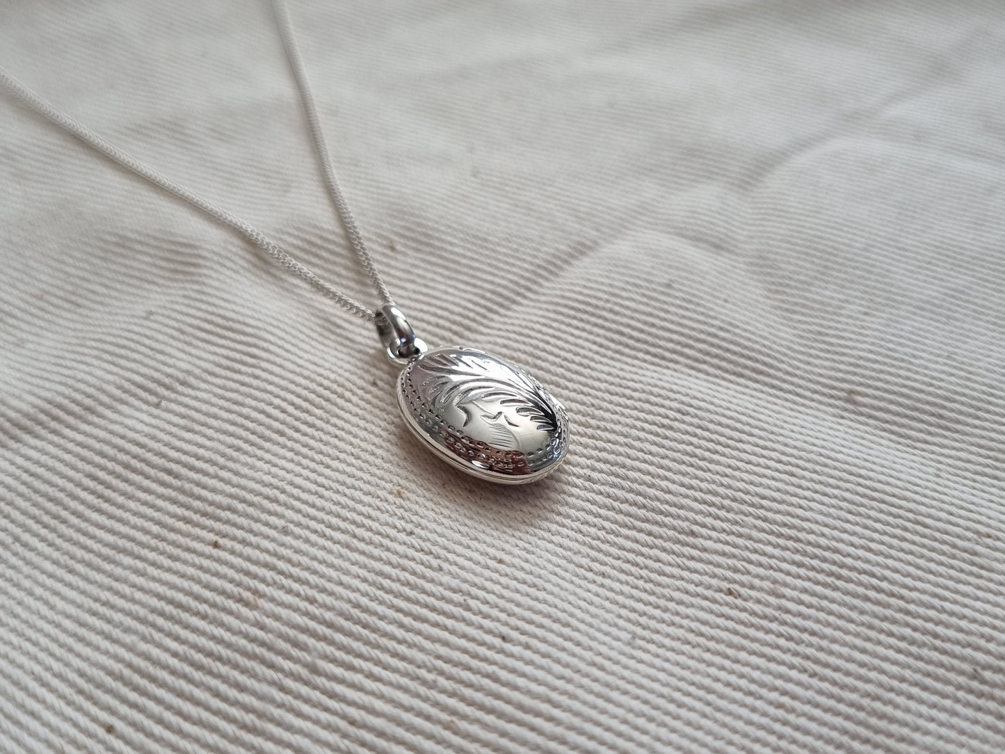 Locket pendant