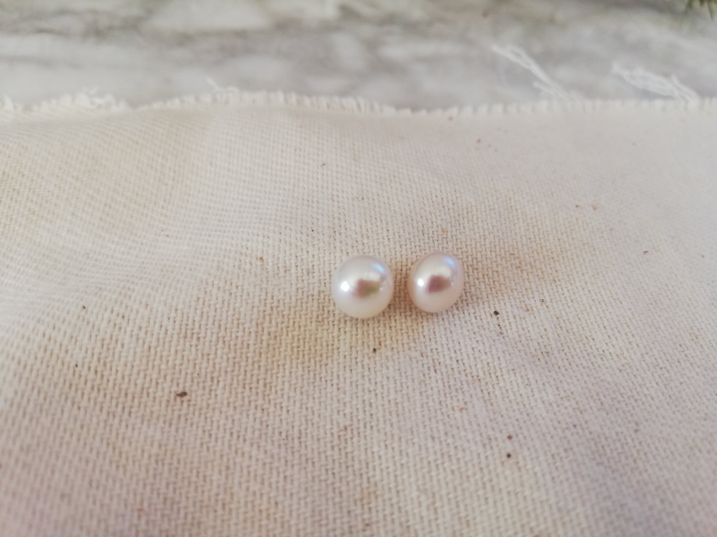 Pearl studs