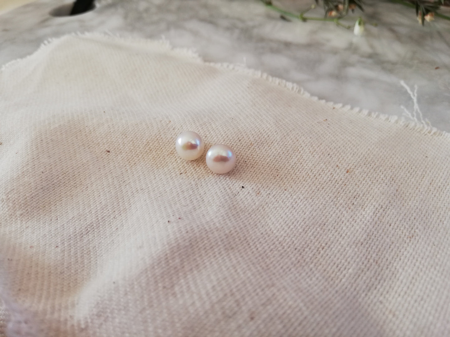 Pearl studs