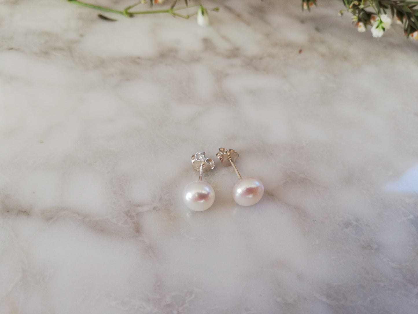 Pearl studs