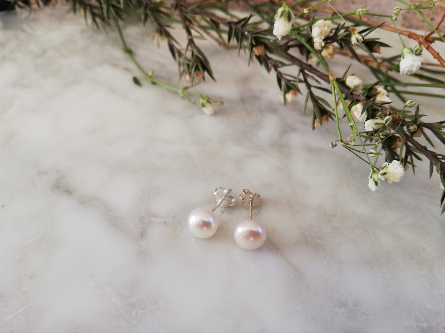 Pearl studs